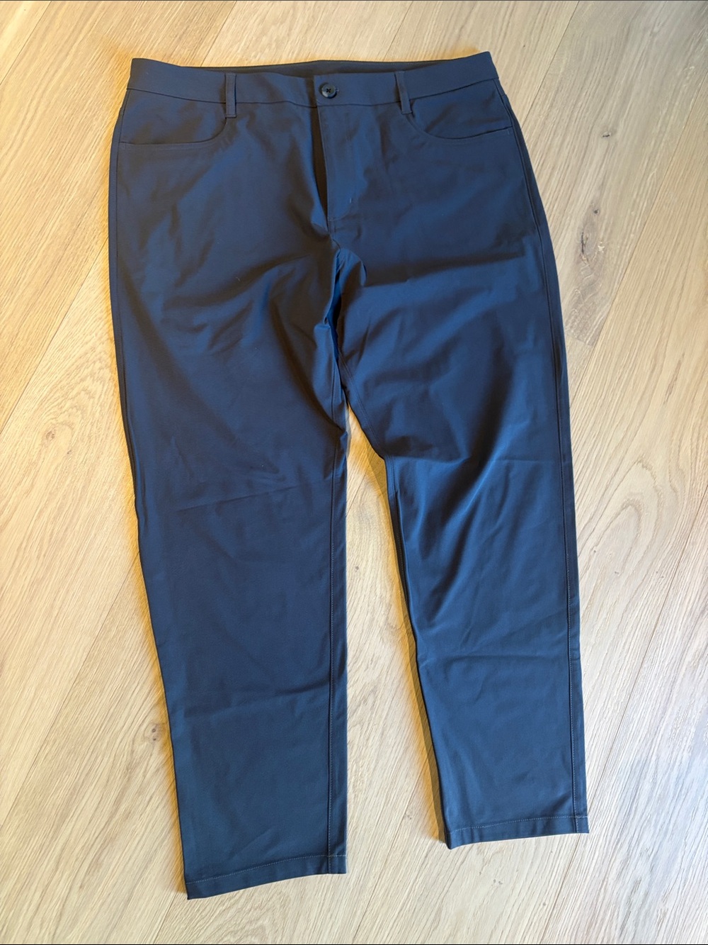 Vuori Meta pants Men's deep grey tapered chino